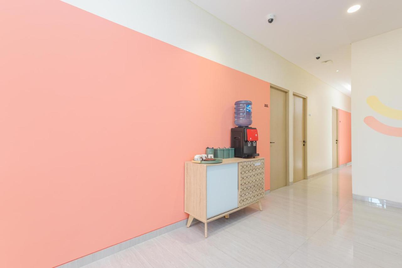 Sans Hotel Clover Ace Surabaya By Reddoorz Exterior photo